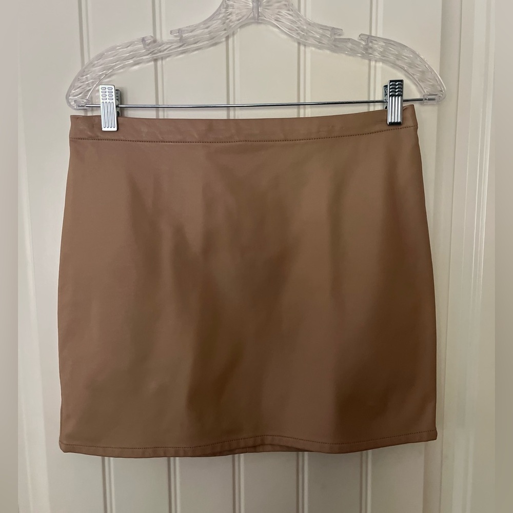 Faux Leather Mini Skirt Forever 21 Ladies Size Medium Caramel Color Back Zip EU